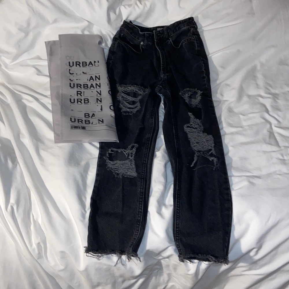 Urban Outfitters | Mom High-Rise Ripped Jeans